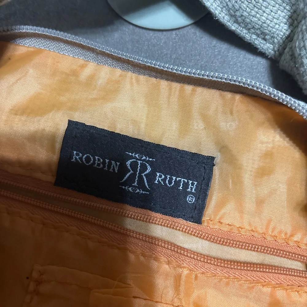 Robin Ruth Purse - Picture 3 of 4